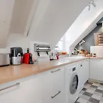 Charming 4-Room Apartment In The Marais - Welkeys