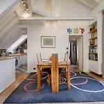 Charming 4-Room Apartment In The Marais - Welkeys